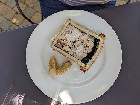 20220613_PXL104329485_Pixel3a-JEB Pâté croute volaille, cochon et foie gras 10€